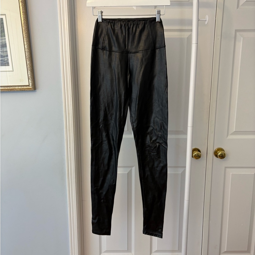 Aritzia Wilfred Free Black Highrise Vegan Leggings Size Extra Small - Picture 3 of 11